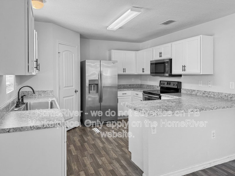 Available Now! 323 Parkview Dr, Palm Coast, FL 32164 property image