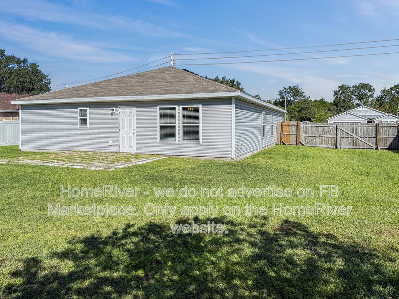 Available Now! 323 Parkview Dr, Palm Coast, FL 32164 property image
