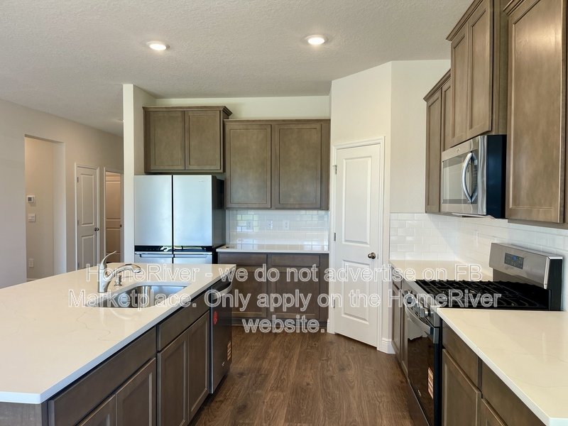 Available Now! - 2333 STRATTEN DR, ZEPHYRHILLS, FL property image