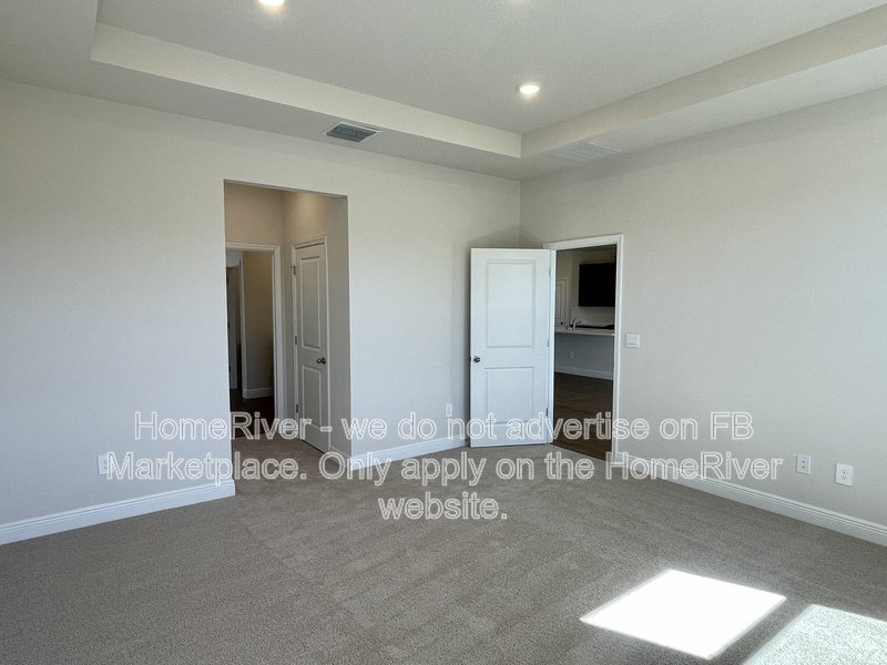 Available Now! - 2333 STRATTEN DR, ZEPHYRHILLS, FL property image