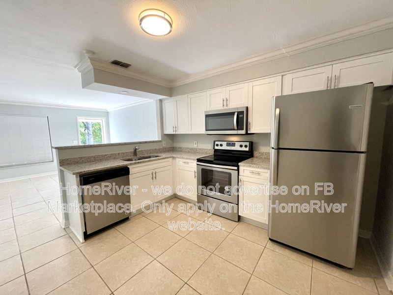 Available Now! 3 bed 2 bath South Tampa Home property image