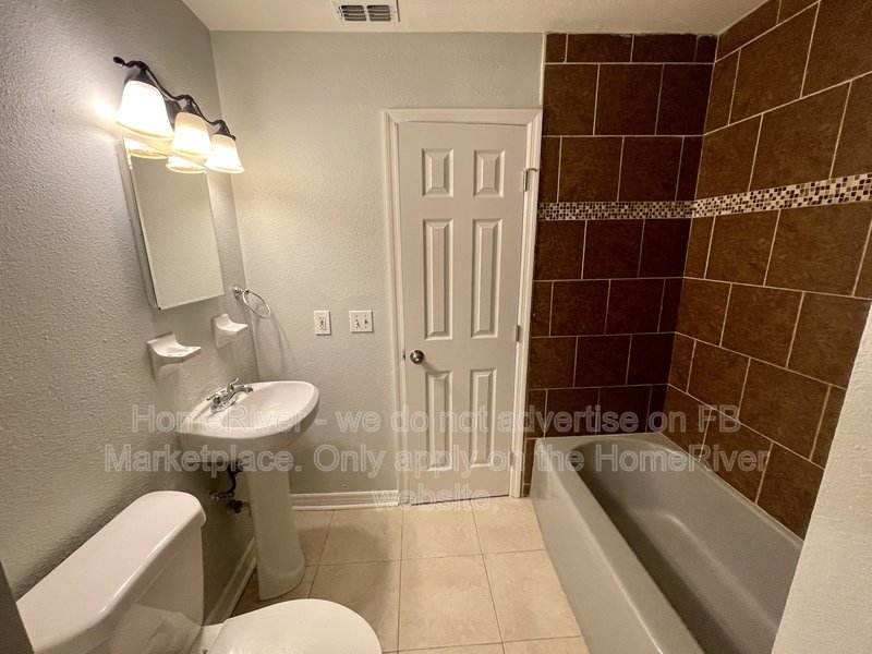 Available Now! 3 bed 2 bath South Tampa Home property image