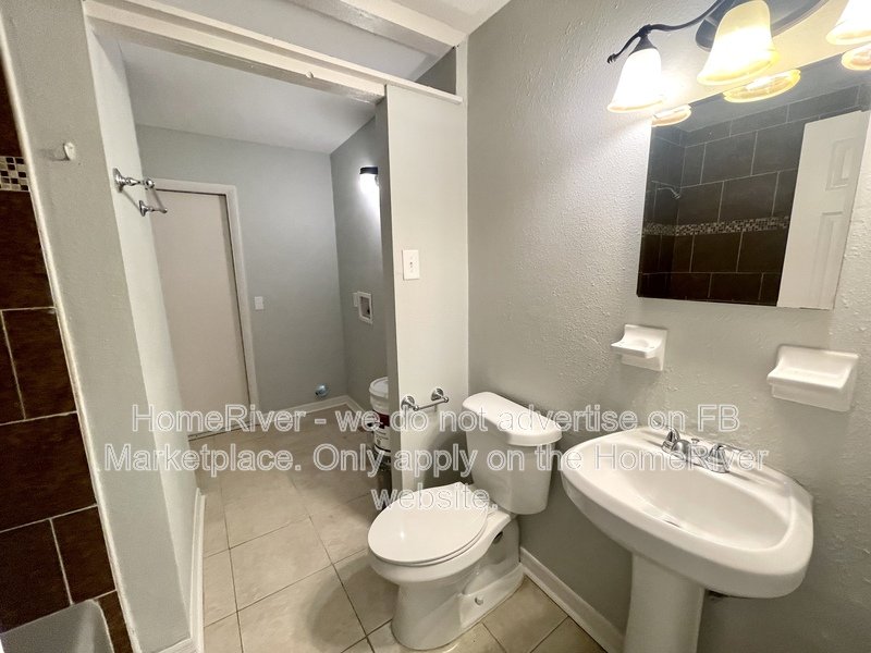 Available Now! 3 bed 2 bath South Tampa Home property image