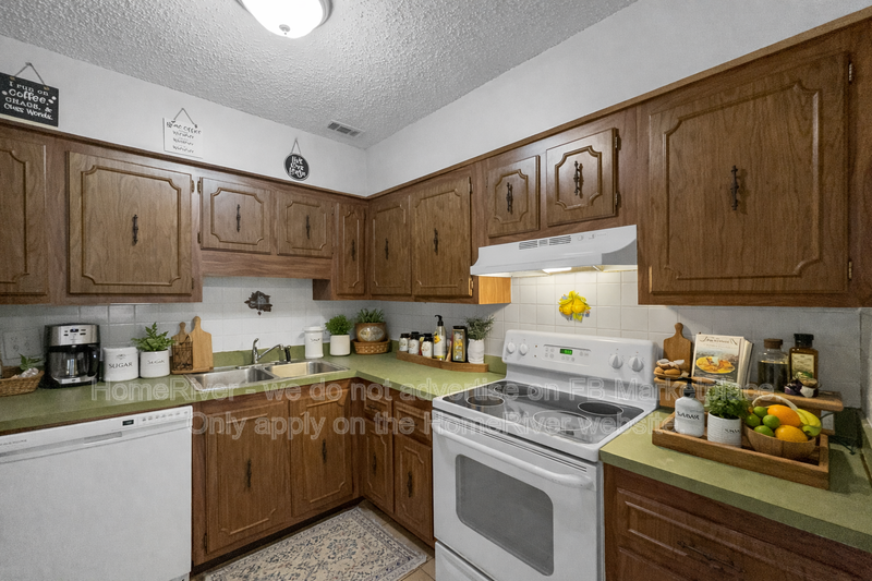 Now Available! - 4016 Cortez Dr Apt D, Tampa property image