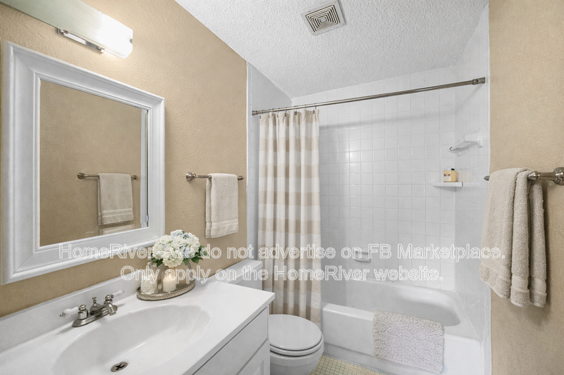 Now Available! - 4016 Cortez Dr Apt D, Tampa property image