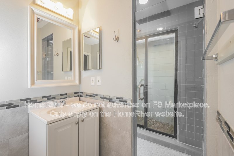 Available Now! Amazing 5 bed 3 bath home! property image