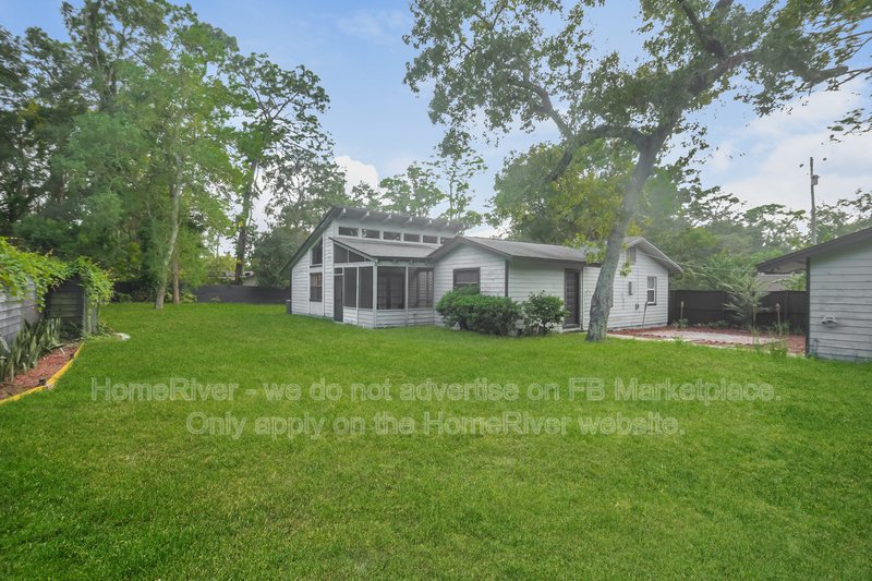 Available Now! Amazing 5 bed 3 bath home! property image