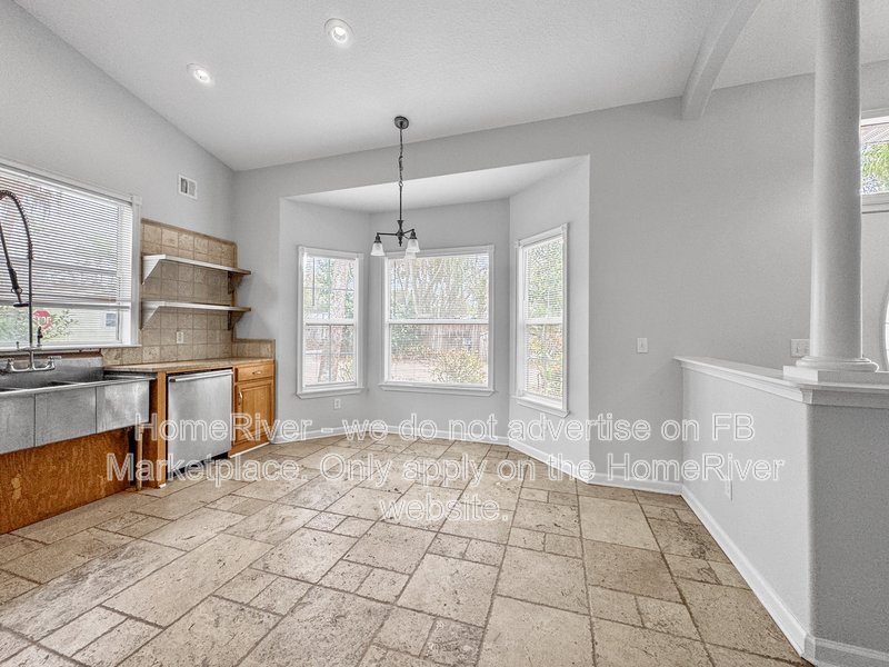 Available Now! Amazing 3 bed 2 bath home! property image