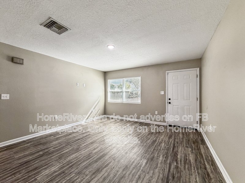 POOL! APPLY NOW!1632 HERNANDES DR property image