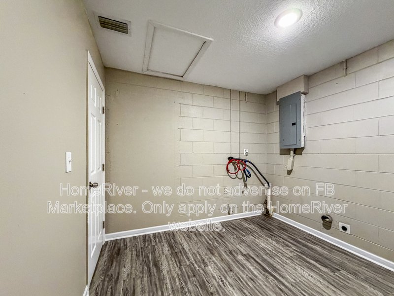 POOL! APPLY NOW!1632 HERNANDES DR property image