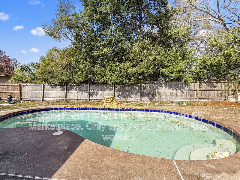 POOL! APPLY NOW!1632 HERNANDES DR property image