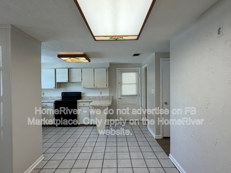 4 bedroom home with fenced yard and screened porch property image