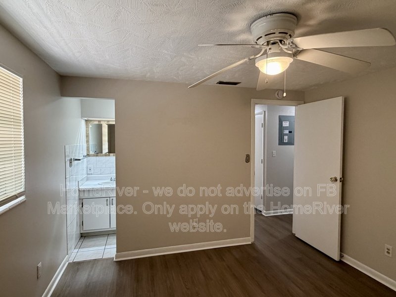 4 bedroom home with fenced yard and screened porch property image