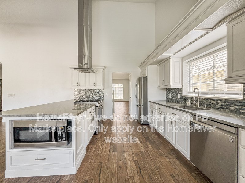 Available Now - 18808 RUE LOIRE LUTZ FL 33558 property image