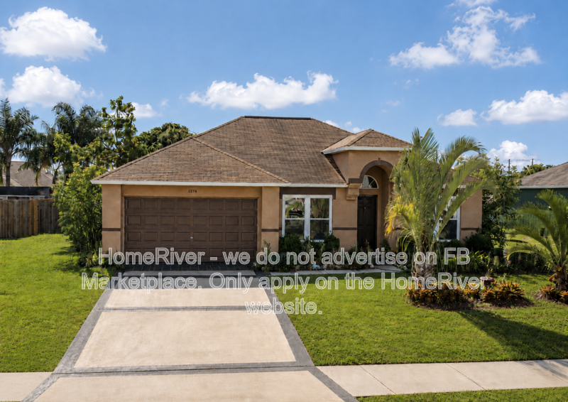 Move in ready 3/2 pet friendly home with large yard and screened porch property image