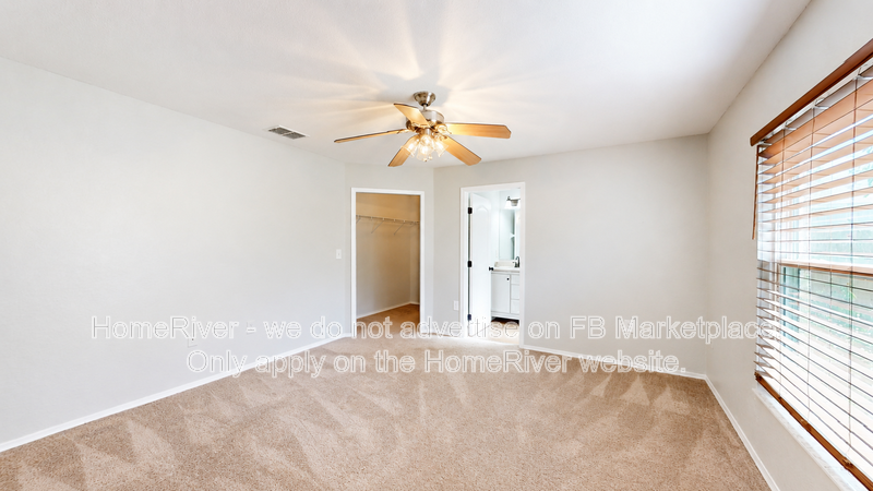 Move in ready 3/2 pet friendly home with large yard and screened porch property image
