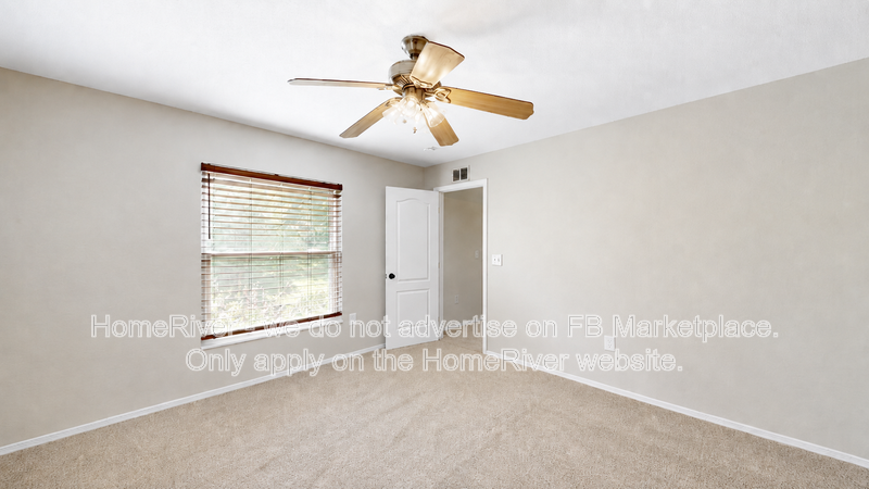 Move in ready 3/2 pet friendly home with large yard and screened porch property image