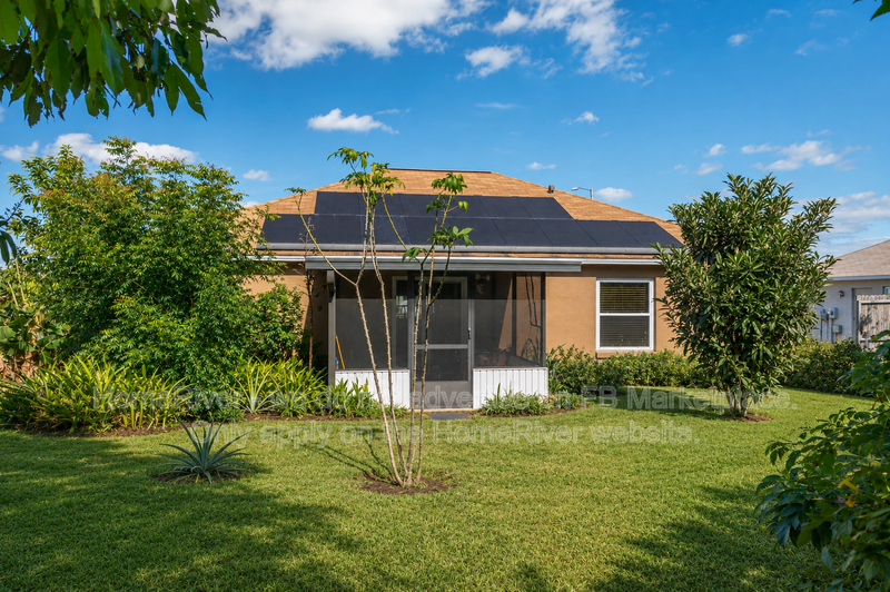 Move in ready 3/2 pet friendly home with large yard and screened porch property image