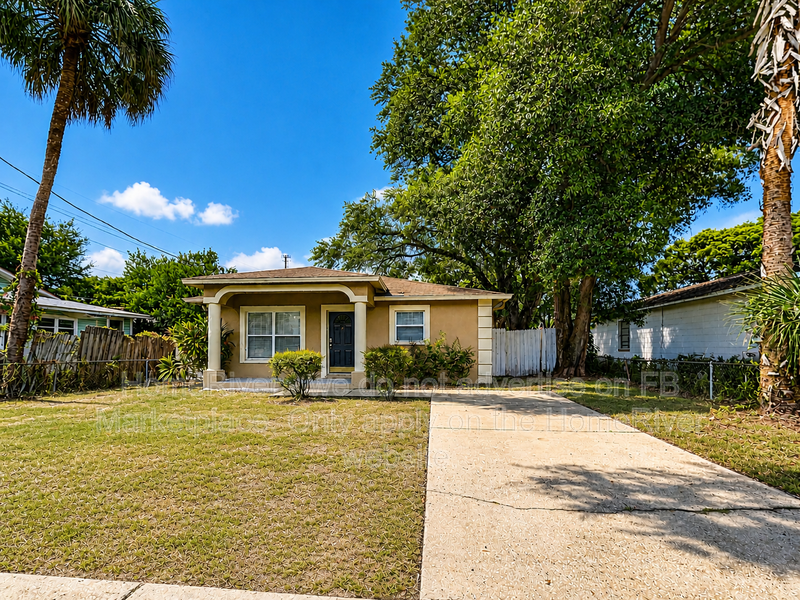 Pet-friendly 3 bedroom Bungalow w/fenced yard, and washer  and dryer property image
