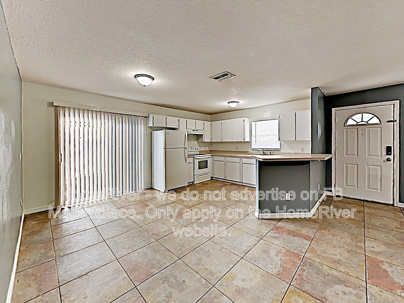 Pet-friendly 3 bedroom Bungalow w/fenced yard, and washer  and dryer property image