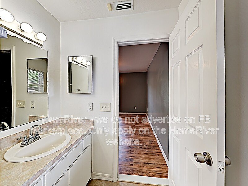 Pet-friendly 3 bedroom Bungalow w/fenced yard, and washer  and dryer property image