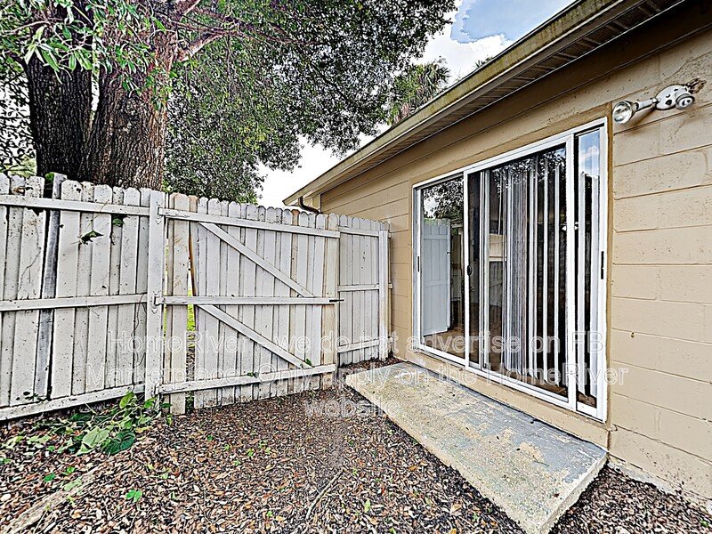 Pet-friendly 3 bedroom Bungalow w/fenced yard, and washer  and dryer property image