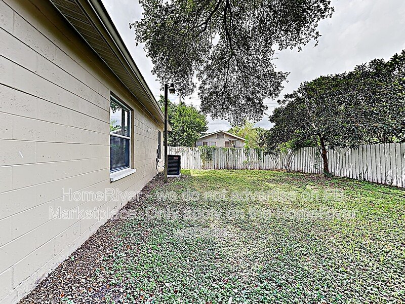 Pet-friendly 3 bedroom Bungalow w/fenced yard, and washer  and dryer property image