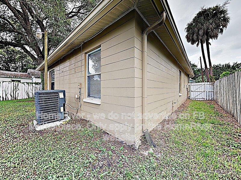 Pet-friendly 3 bedroom Bungalow w/fenced yard, and washer  and dryer property image