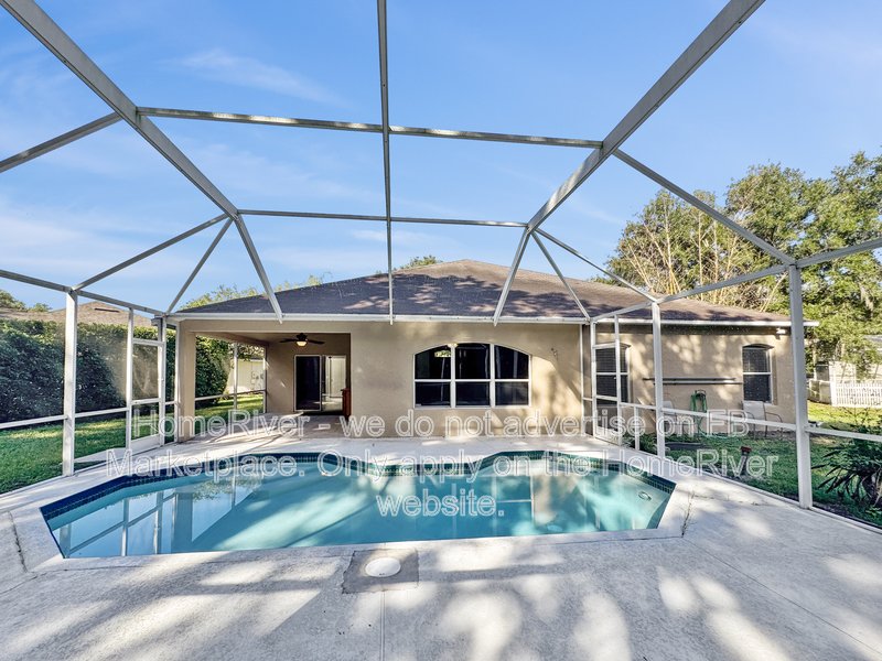 Spacious 3BR Pool Home - Pet Friendly -  Fishhawk Living property image