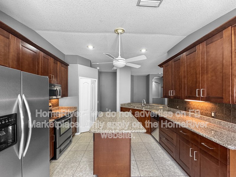 Spacious 3BR Pool Home - Pet Friendly -  Fishhawk Living property image