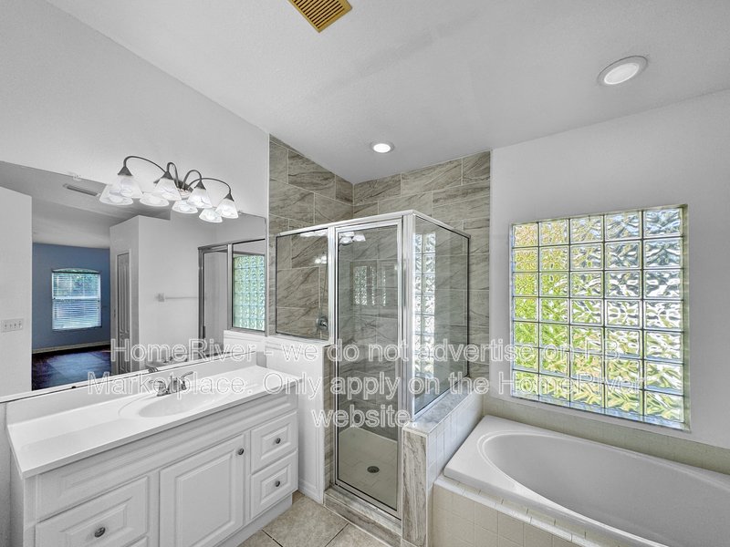 Spacious 3BR Pool Home - Pet Friendly -  Fishhawk Living property image