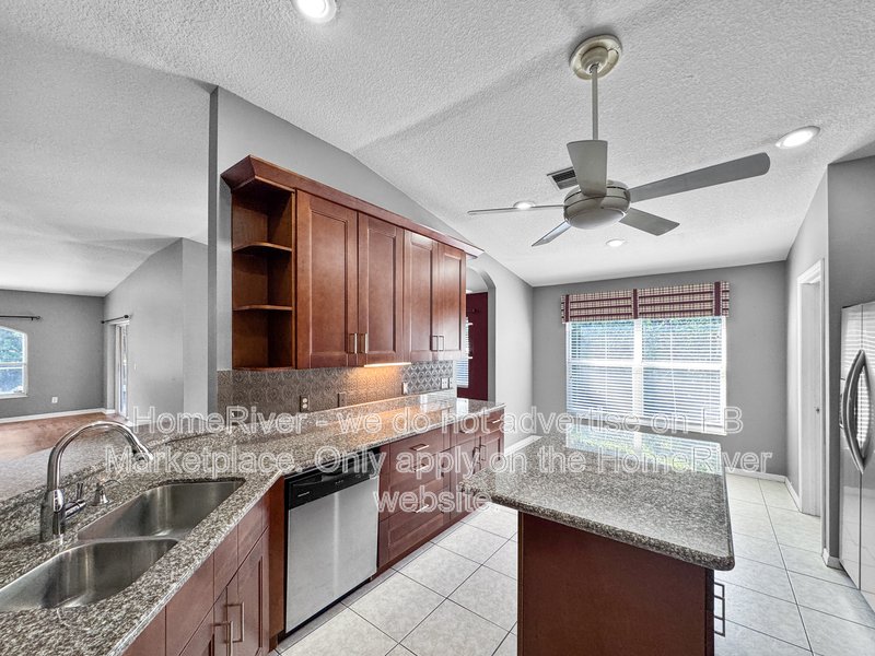 Spacious 3BR Pool Home - Pet Friendly -  Fishhawk Living property image