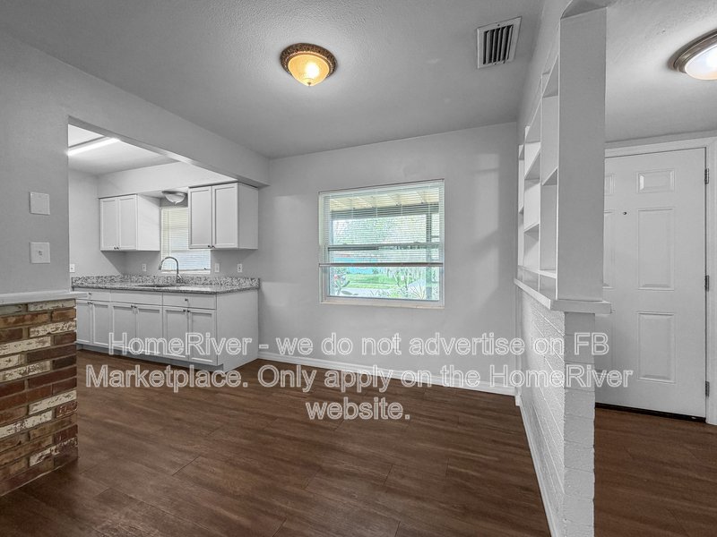 Available Now| Pets Welcome | 3 Beds| Covered Carport property image
