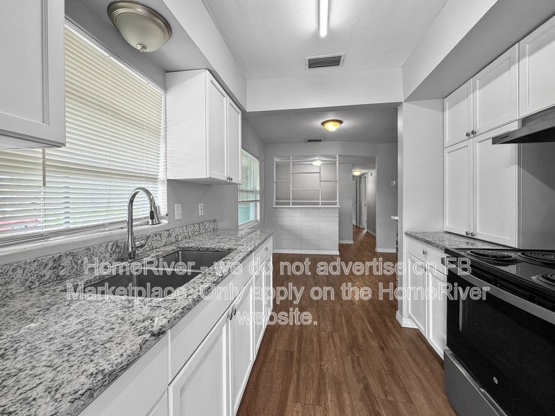 Available Now| Pets Welcome | 3 Beds| Covered Carport property image