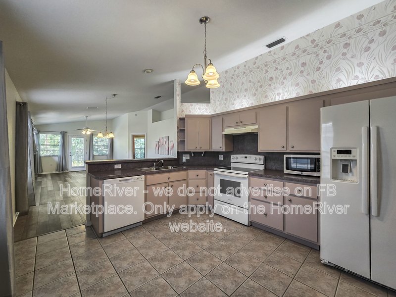 Apply Now !!! 2305 NE 40TH AVE property image