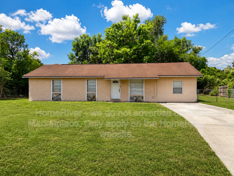 3 bedroom pet-friendly home with large yard and washer and dryer property image