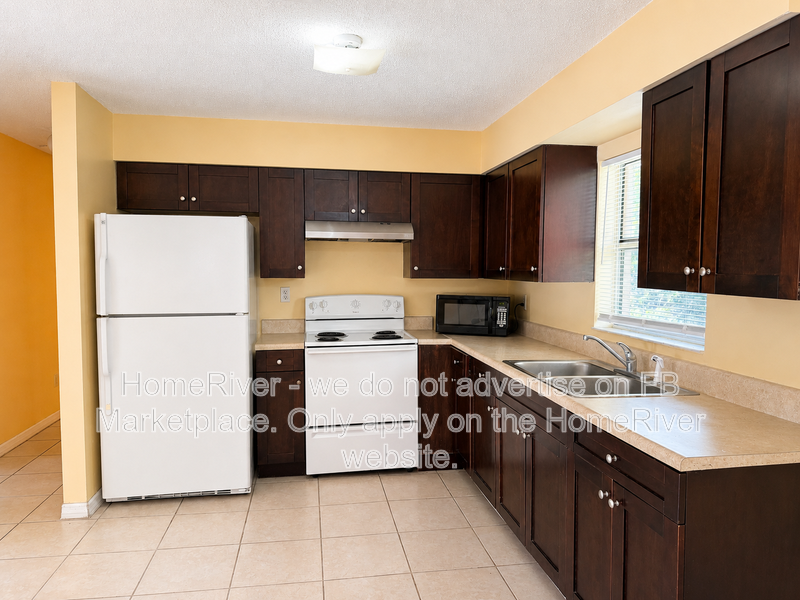 3 bedroom pet-friendly home with large yard and washer and dryer property image