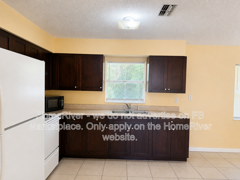 3 bedroom pet-friendly home with large yard and washer and dryer property image