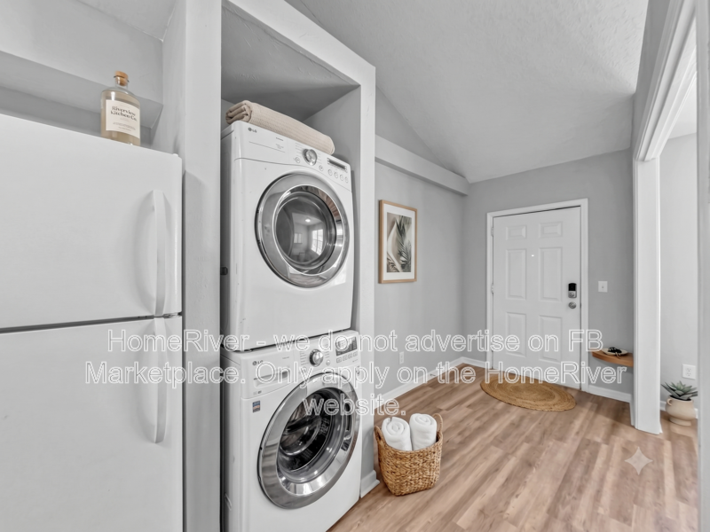 Updated Pet-Friendly 2BR Loft Unit in Belleview | Section 8 Welcome property image