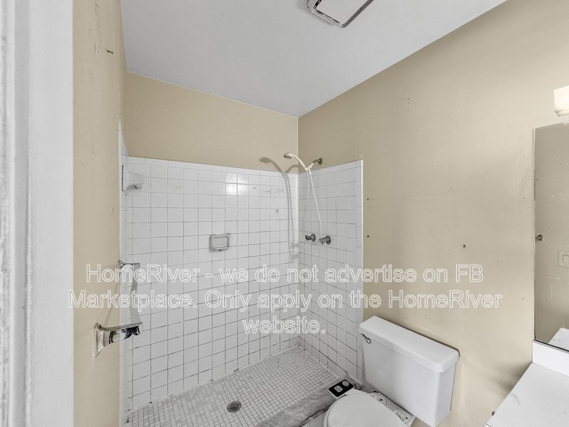 APPLY NOW!!! 741 W ROSEWOOD LN property image