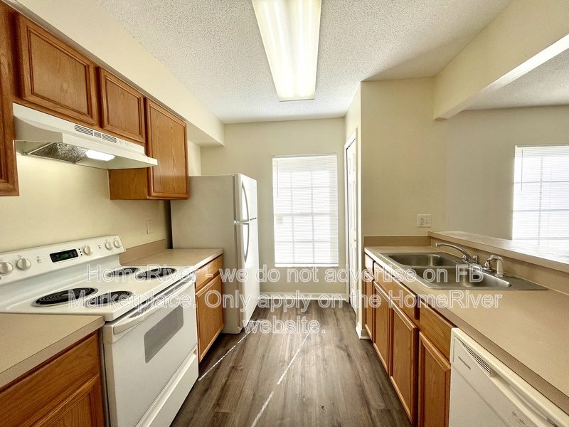 Water front &amp;amp;amp;amp; Gated Community 7344 E Bank Dr Tampa, FL 33617 property image