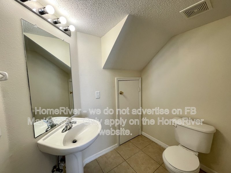 Water front &amp;amp;amp;amp; Gated Community 7344 E Bank Dr Tampa, FL 33617 property image