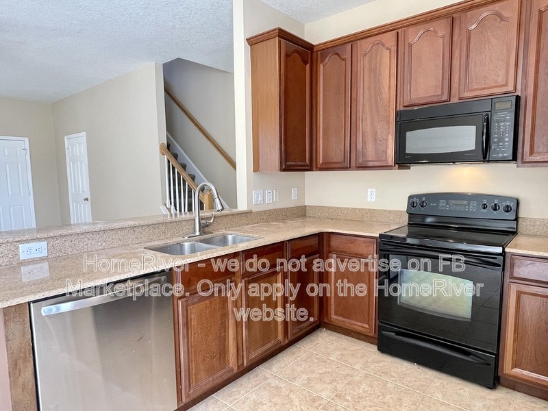 Spacious 4 bedroom home is St Petersburg property image