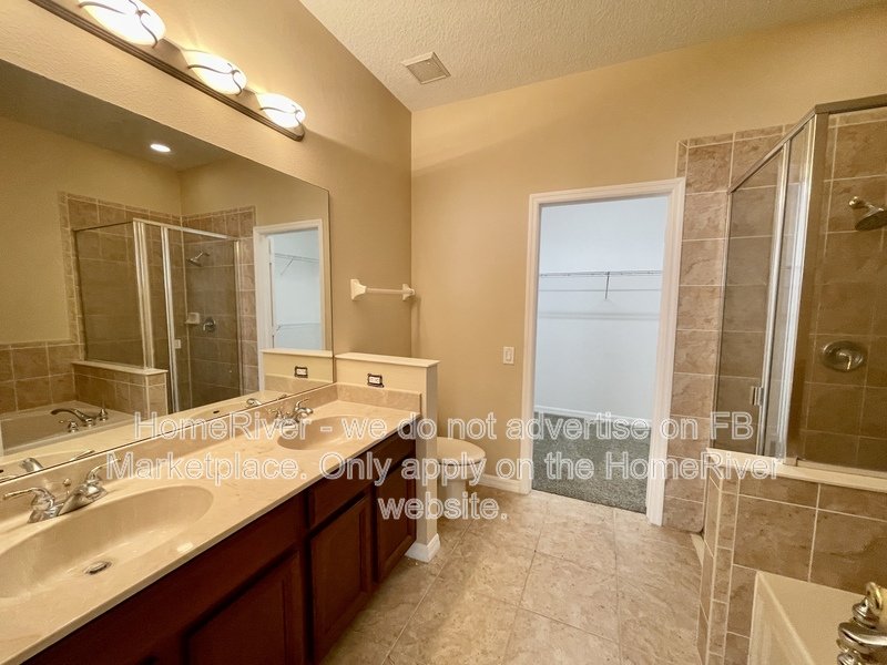 Spacious 4 bedroom home is St Petersburg property image
