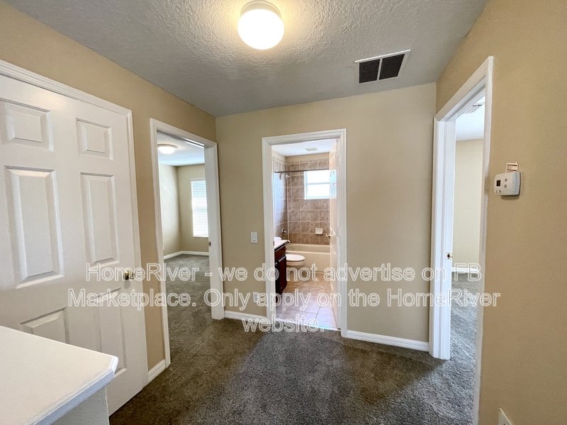 Spacious 4 bedroom home is St Petersburg property image