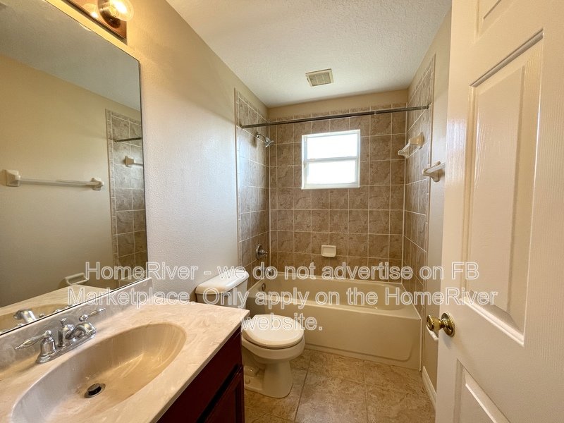 Spacious 4 bedroom home is St Petersburg property image