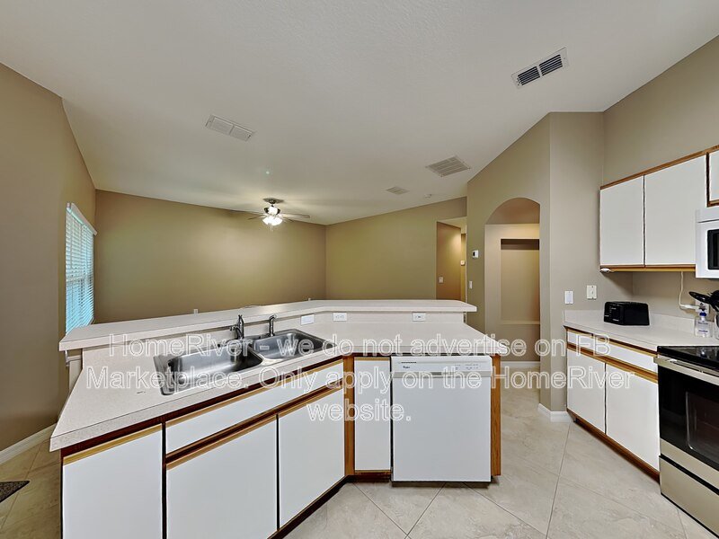 Awesome 4 Bedroom Home Available in East Orlando! property image