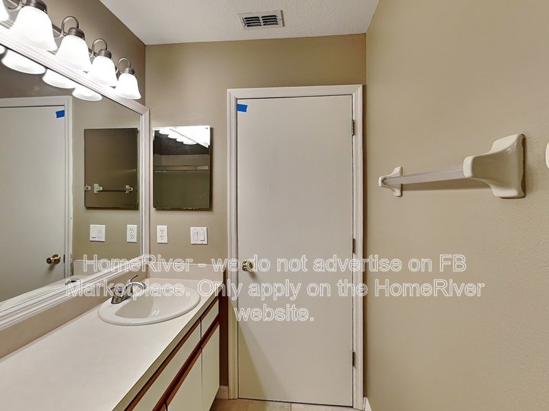 Awesome 4 Bedroom Home Available in East Orlando! property image