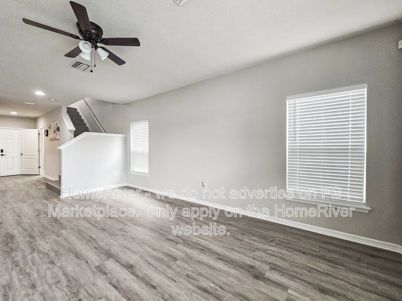 Spacious | Loft | Water View| Community Pool property image