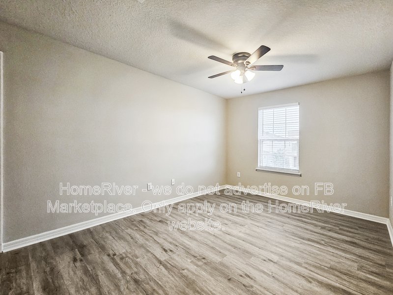 Spacious | Loft | Water View| Community Pool property image